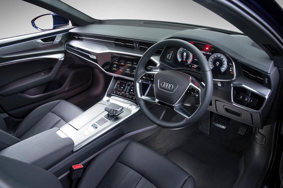 Торпедо Audi A6 40 TDI S-Line (C8) 2020 года  (ZA) (фото 30 из 40)